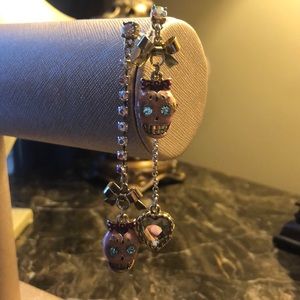 Skull dangle earrings